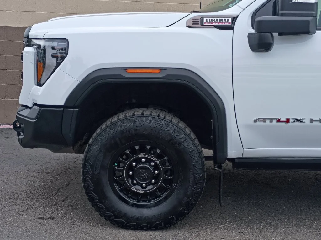 Used 2025 White GMC AT4X image 10