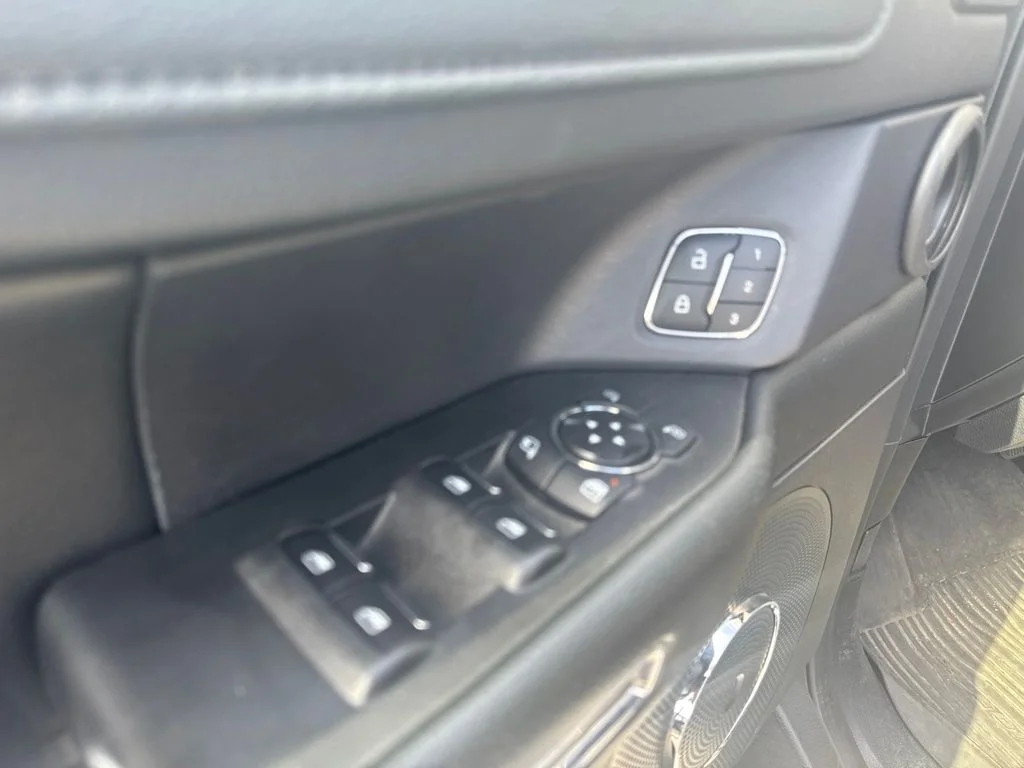 Used 2021 White Ford XLT image 10