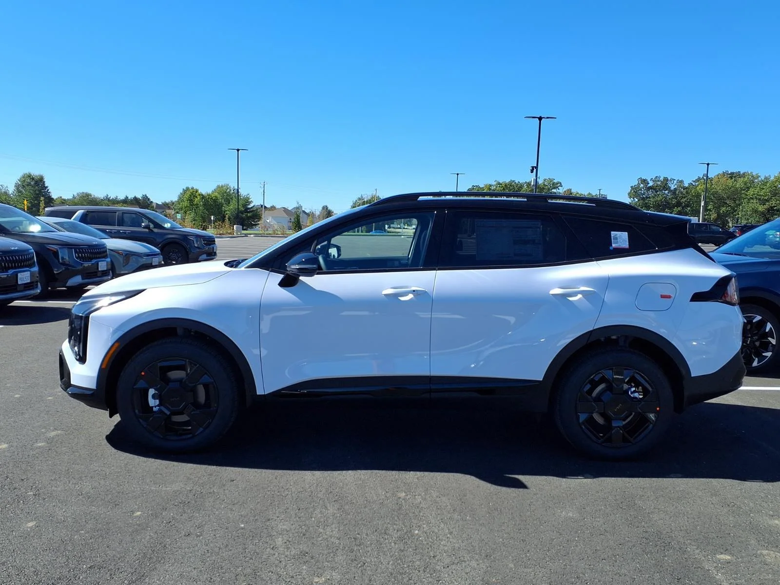 New 2027 Glacial White Pearl / Black Ro Kia X-Line image 18