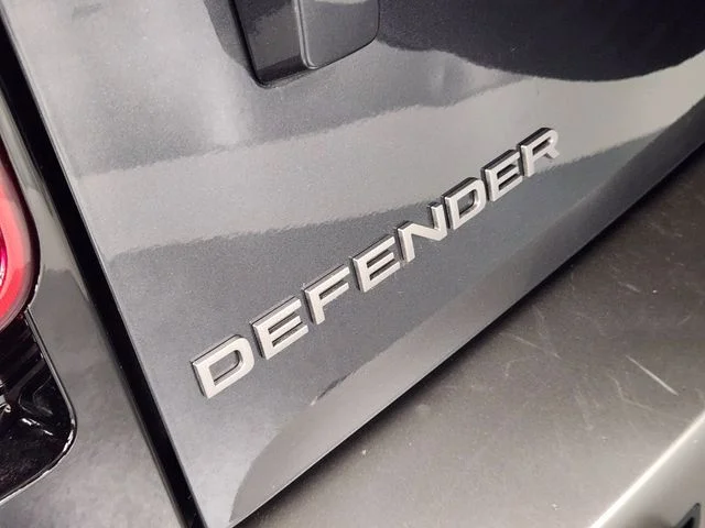 2025 Land Rover Defender X-Dynamic SE - Photo 13