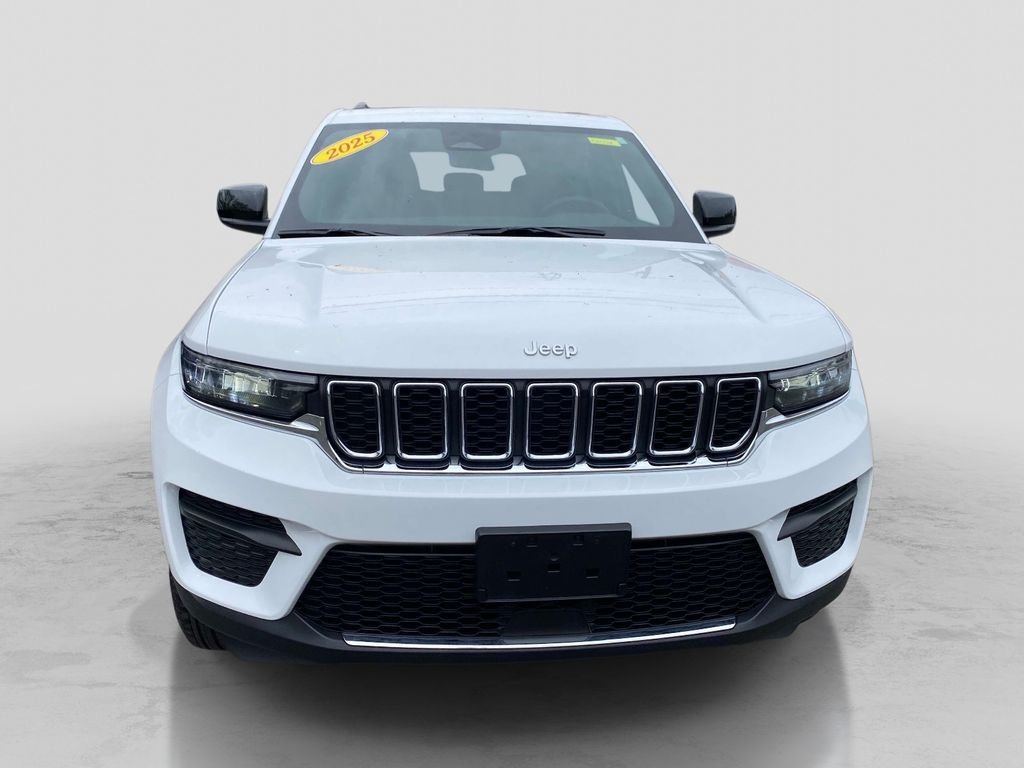 Used 2025 White Jeep Laredo X image 12
