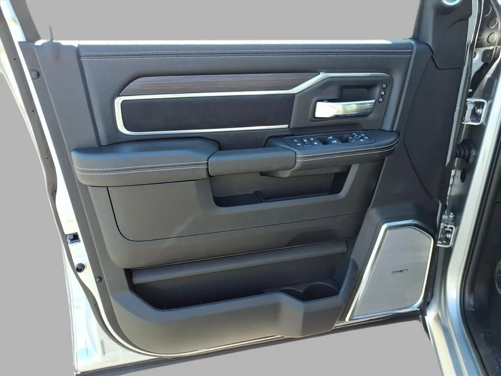 2026 RAM 2500 Laramie - Photo 17