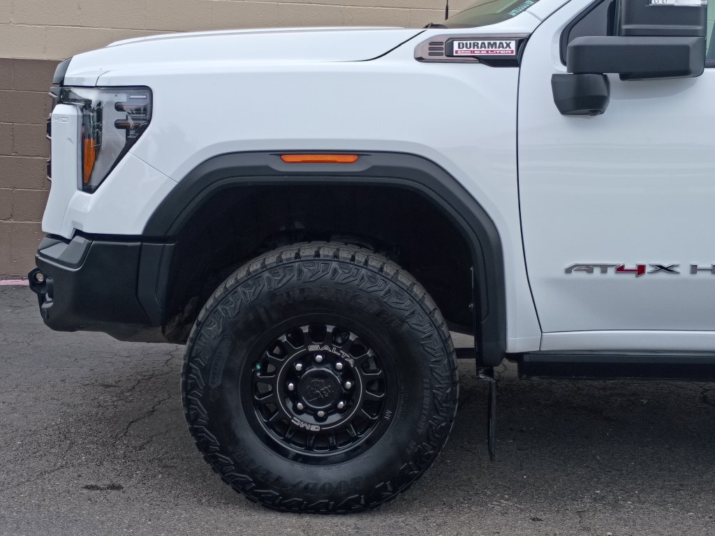 Used 2025 White GMC AT4X image 10