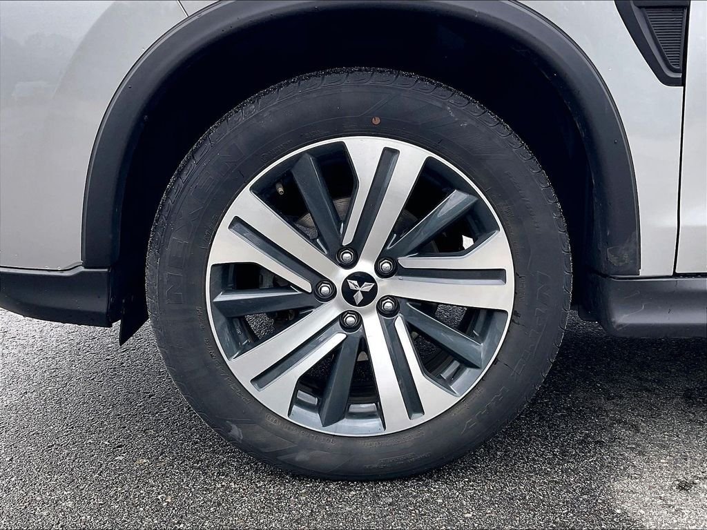 Used 2024 Alloy Silver Metallic Mitsubishi  image 7