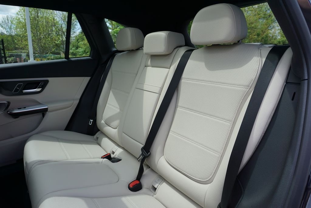 Used 2026 Graphite Grey Metallic Mercedes-Benz GLC 300 image 19