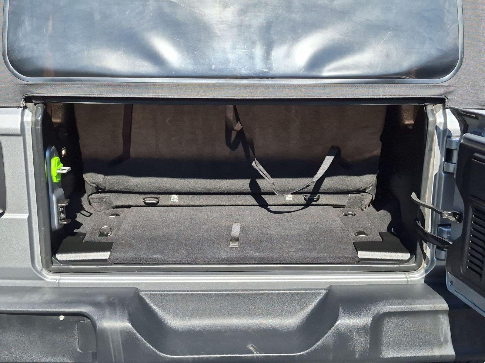 Used 2021 Billet Silver Metallic Clearcoat Jeep Sport S image 17