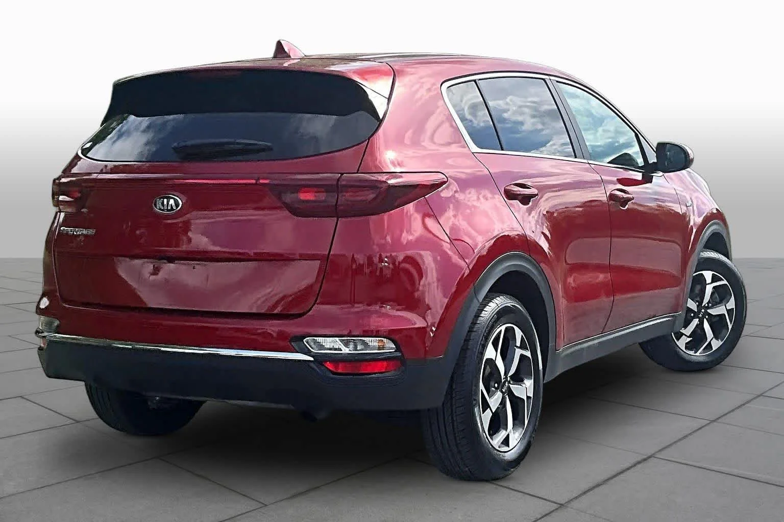 Used 2022 Hyper Red Kia LX image 13