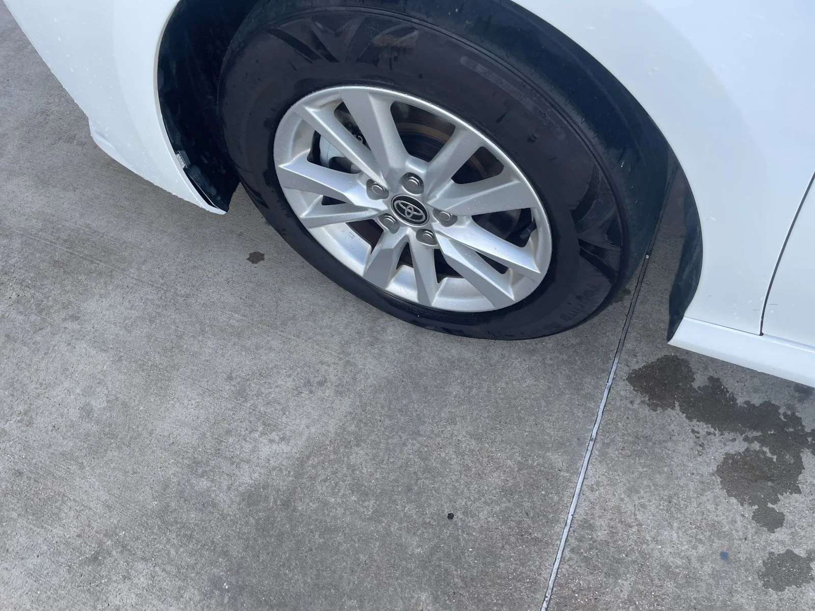 Used 2025 White Toyota LE image 23