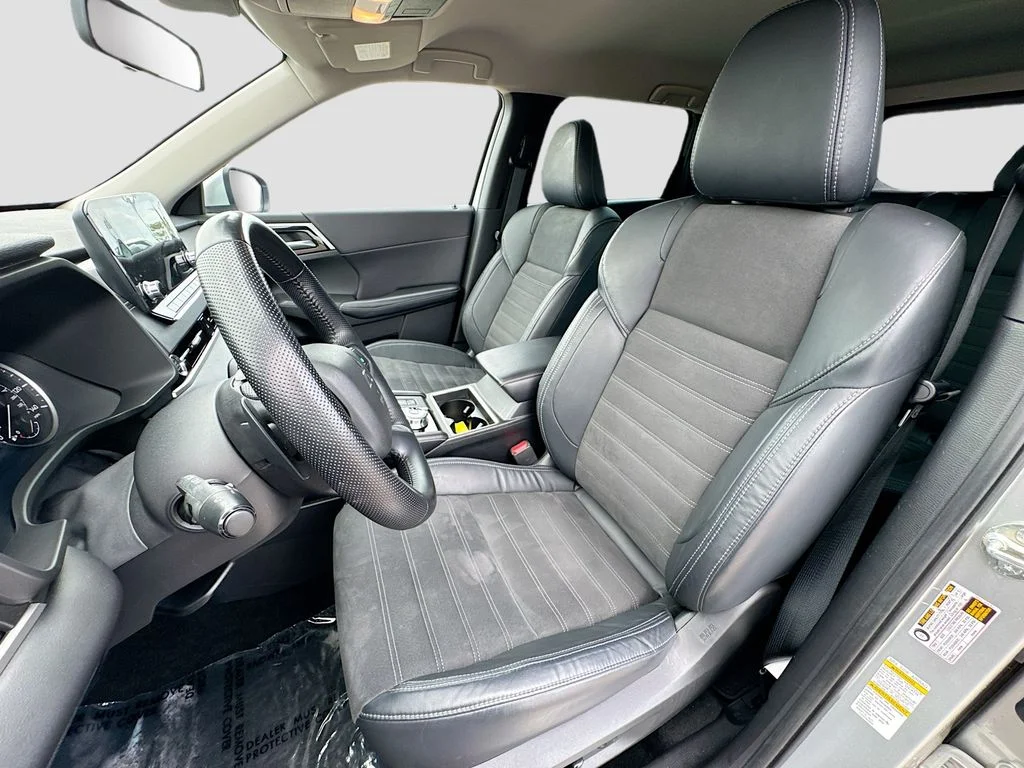 Used 2023 Alloy Silver Metallic Mitsubishi SE image 18