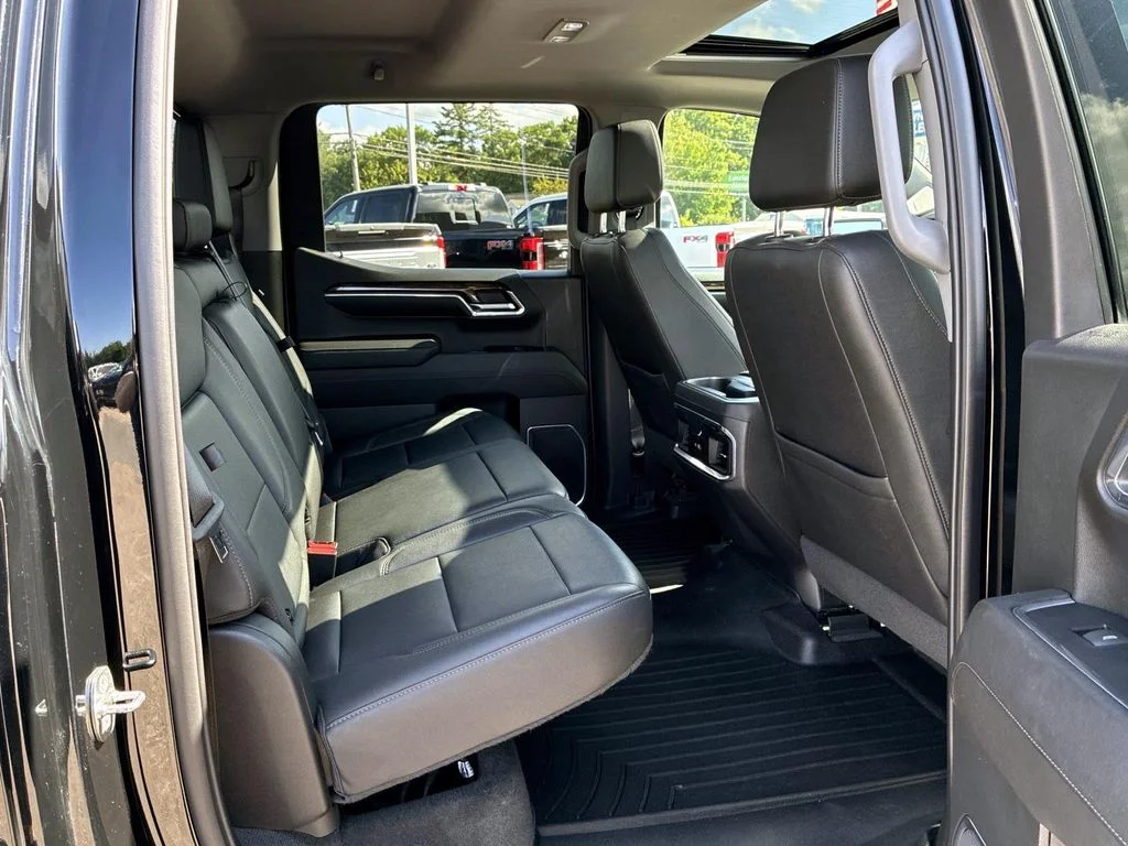 Used 2022 Black GMC Elevation image 10