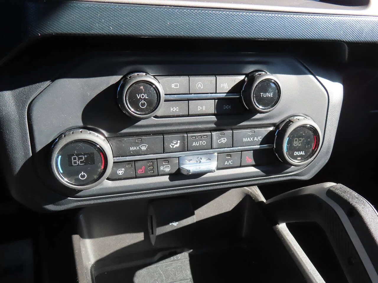 Used 2023 Cactus Gray Ford Outer Banks Advanced 4x4 2dr SUV image 19