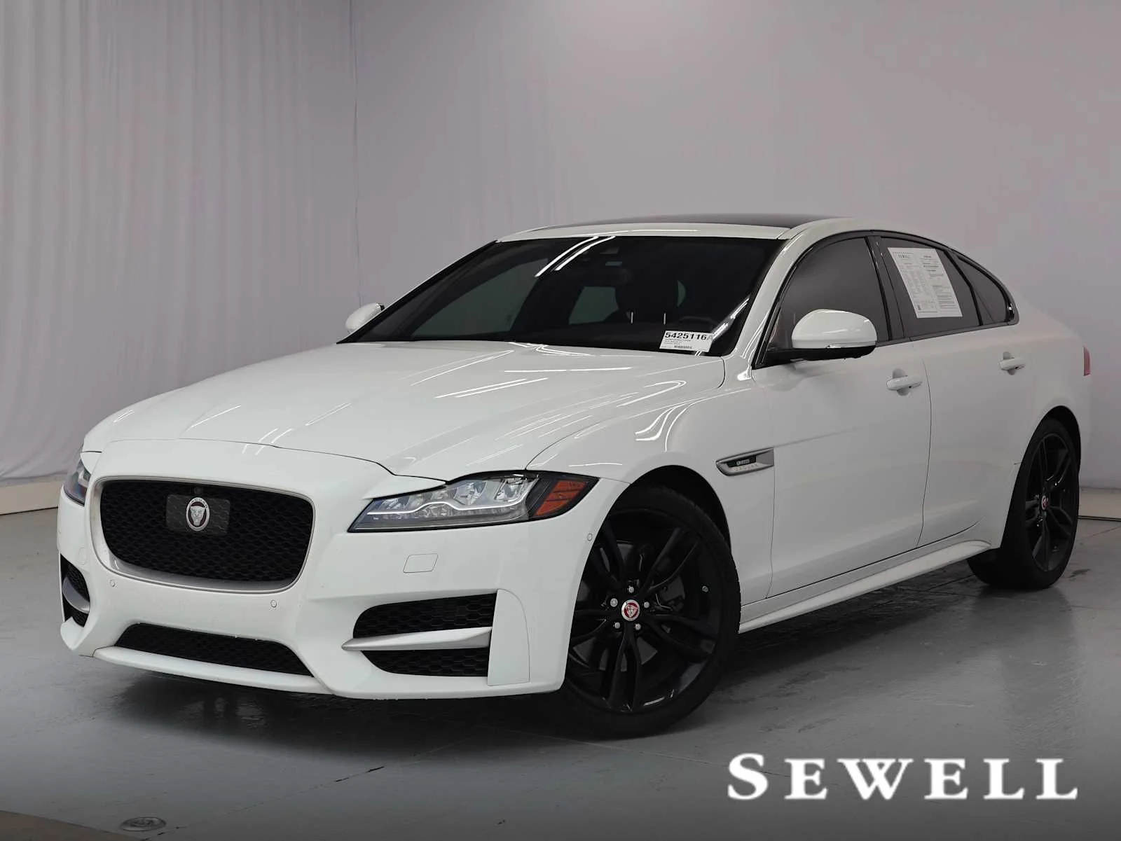 2016 Jaguar XF 35t R-Sport's photo
