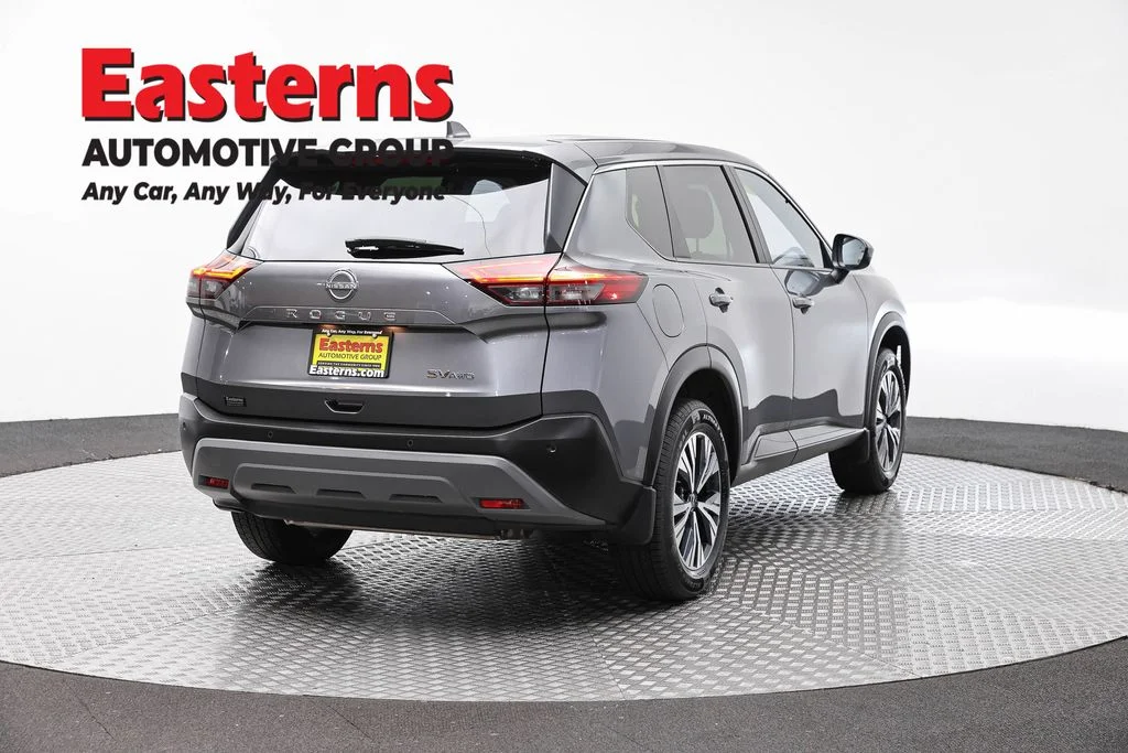 Used 2023 Gray Nissan SV image 5