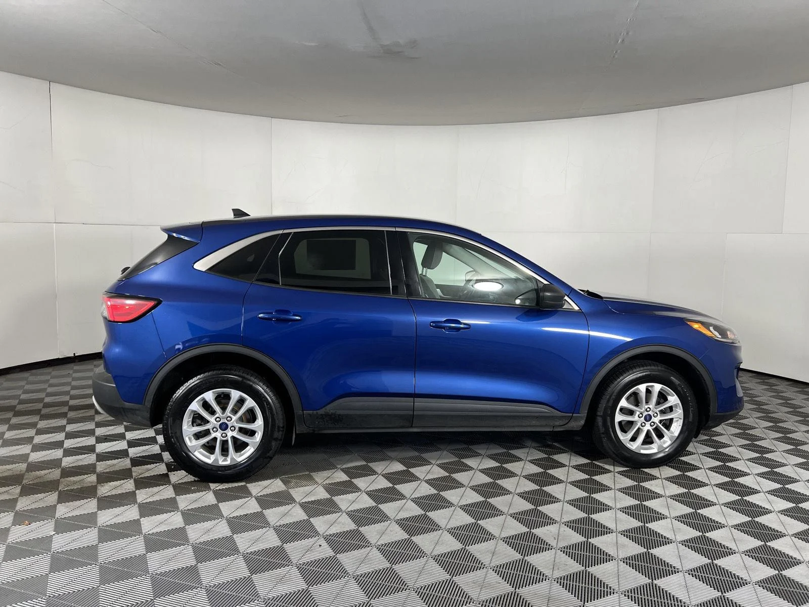 Used 2022 Atlas Blue Ford SE image 8