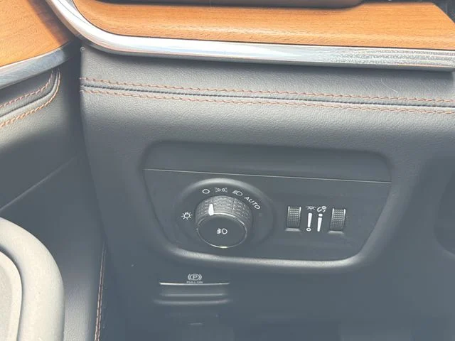 Used 2025 Gray Jeep Summit Reserve image 29