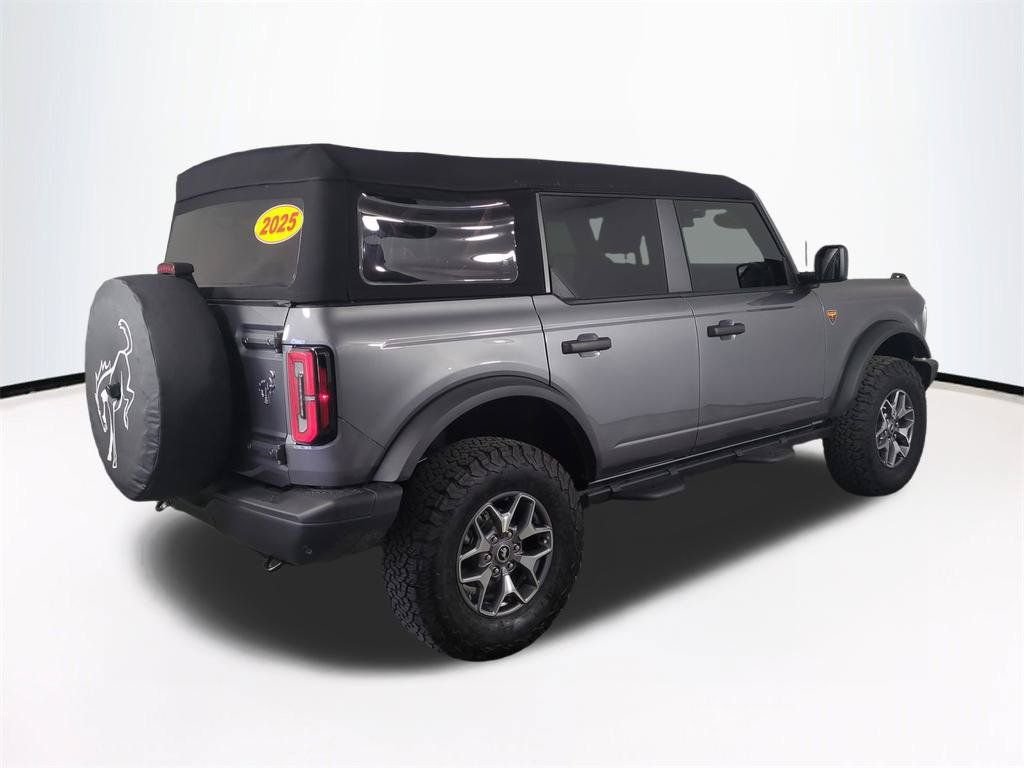 Used 2025 Gray Ford Badlands image 5