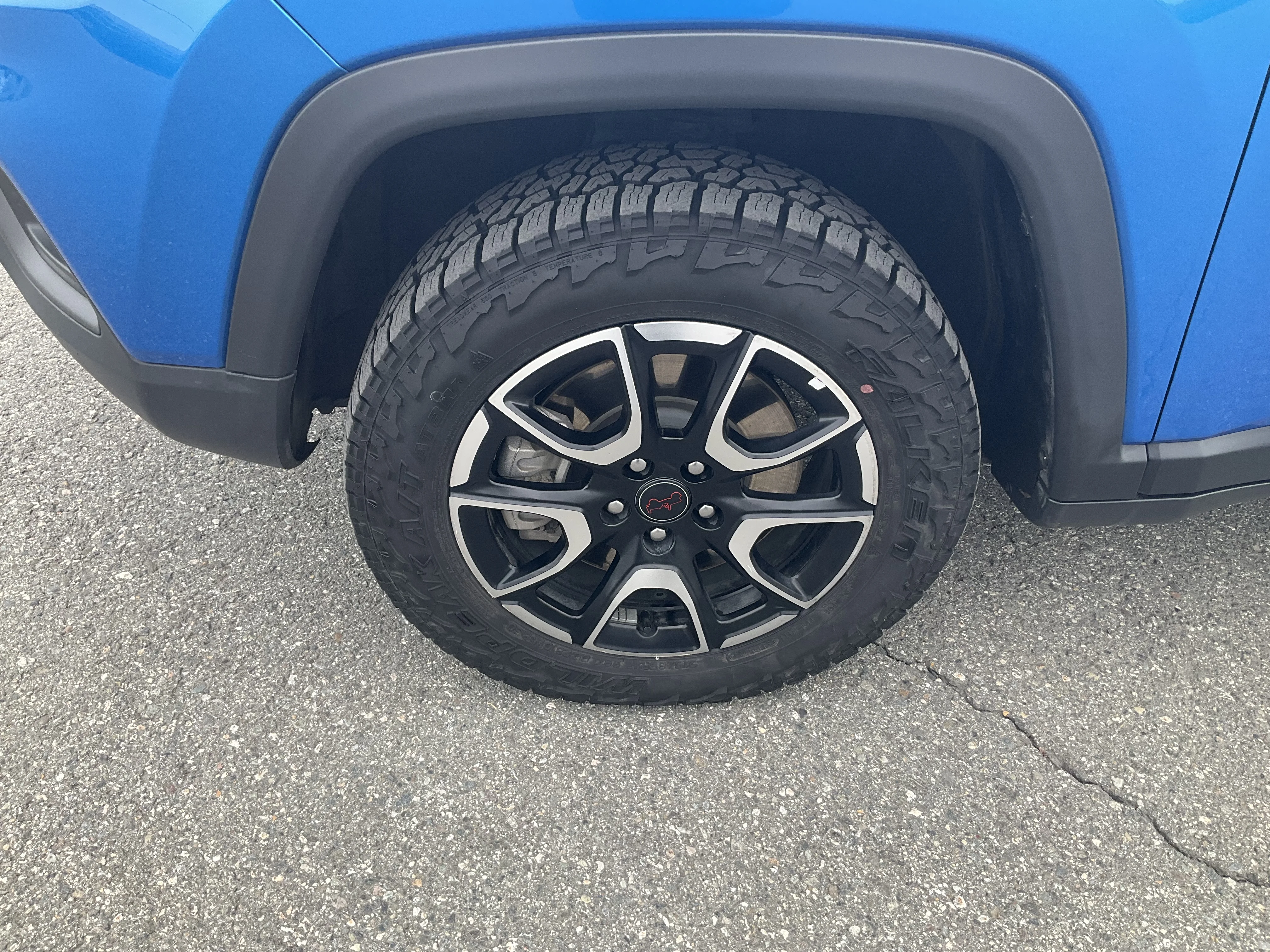 Used 2025 Hydro Blue Pearlcoat Jeep Trailhawk image 6