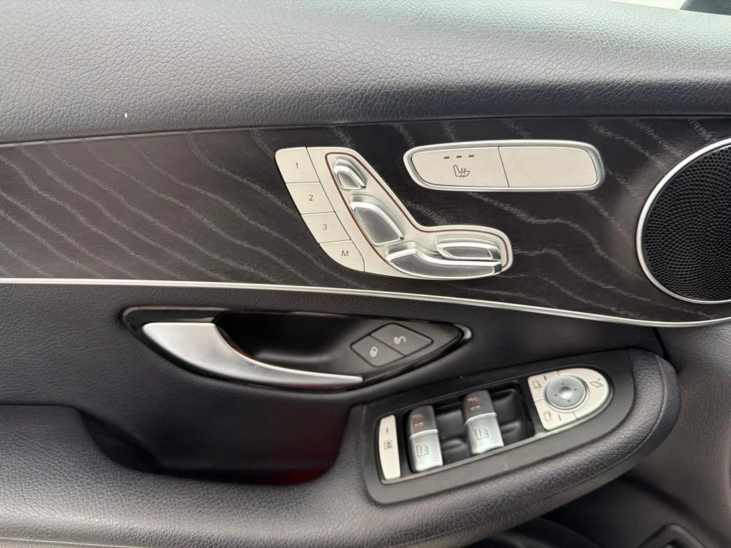 Used 2018 White Mercedes-Benz GLC 300 image 21