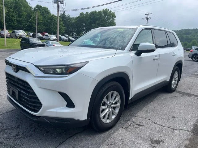 Used 2024 Wind Chill Pearl Toyota XLE image 10