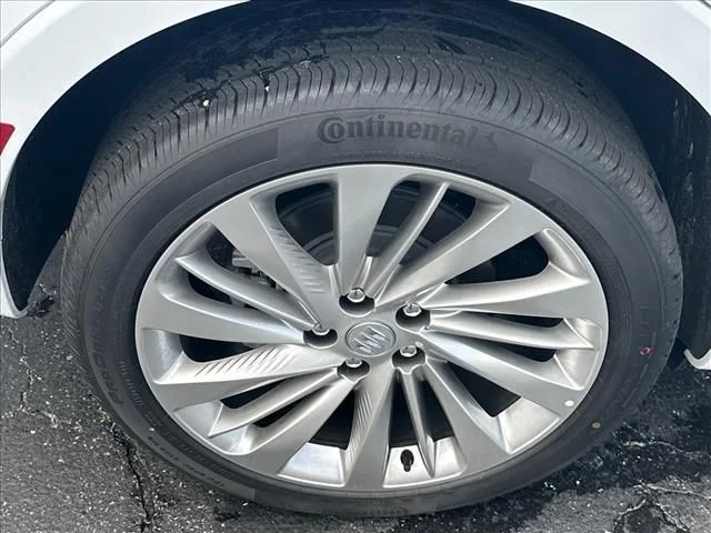 Used 2026 White Buick Avenir image 35