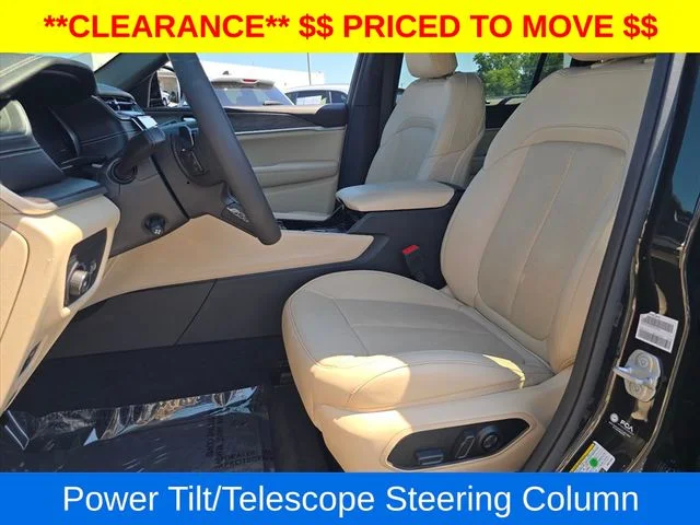 Used 2023  Jeep Limited image 21