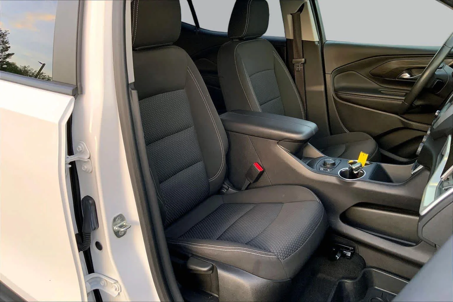 Used 2022 Summit White GMC SLE image 9