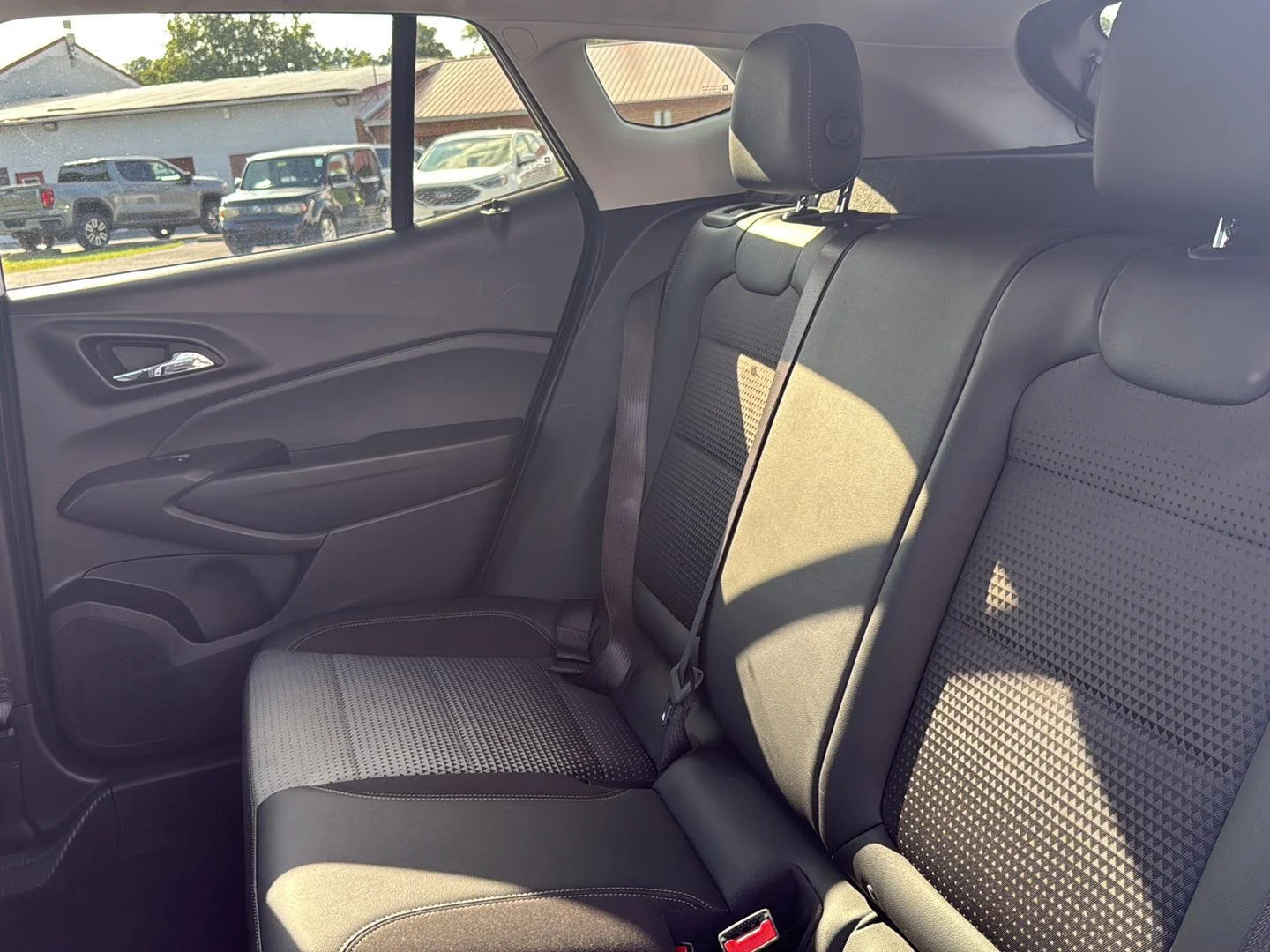 Used 2025 Summit White Chevrolet LT image 23