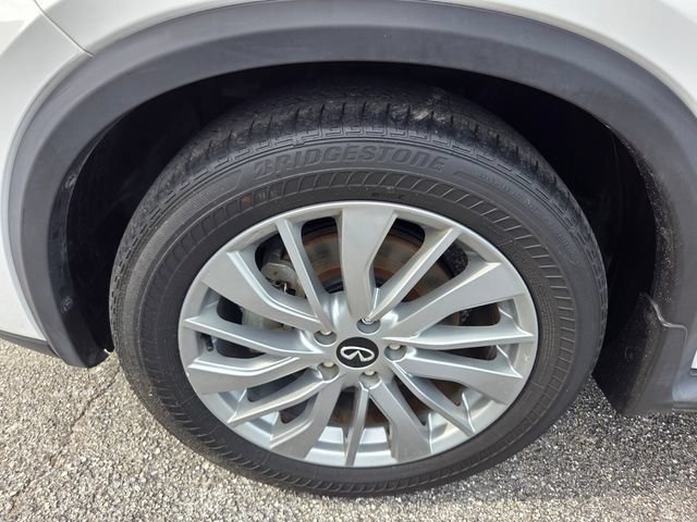 Used 2023 Lunar White INFINITI LUXE image 19
