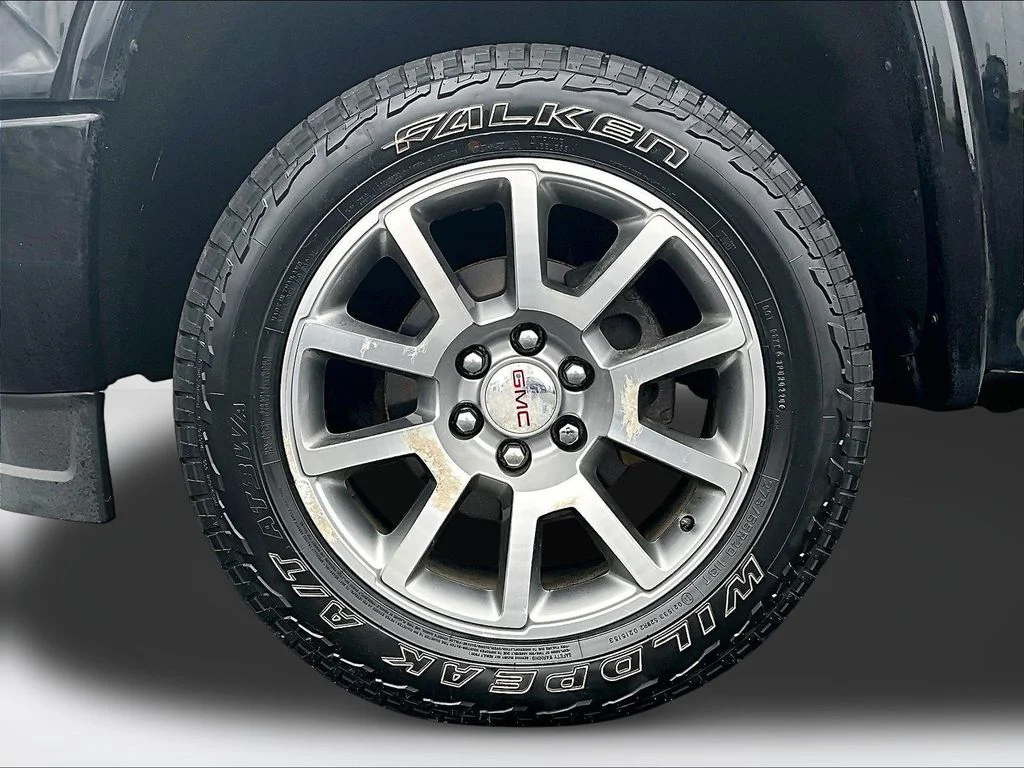 Used 2015 Black GMC Denali image 9