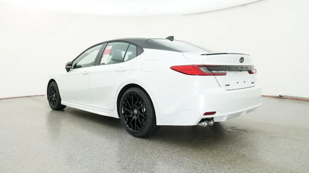 New 2026 Wind Chill Pearl with Midnight Black Metallic roof Toyota XSE image 5