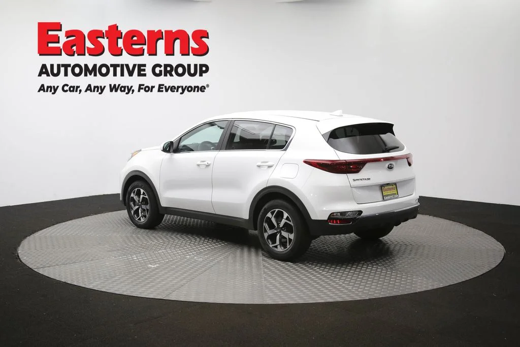 Used 2022 White Kia LX image 57