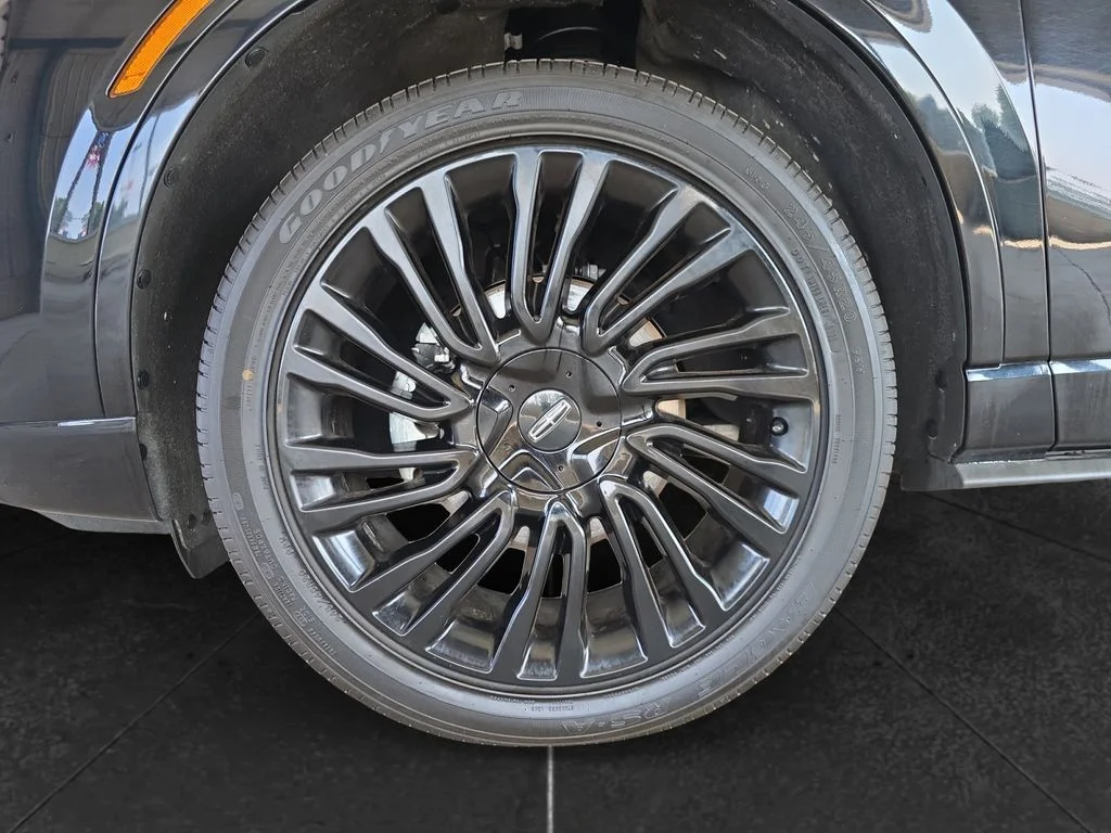 Used 2022 Black Metallic Lincoln Reserve image 14