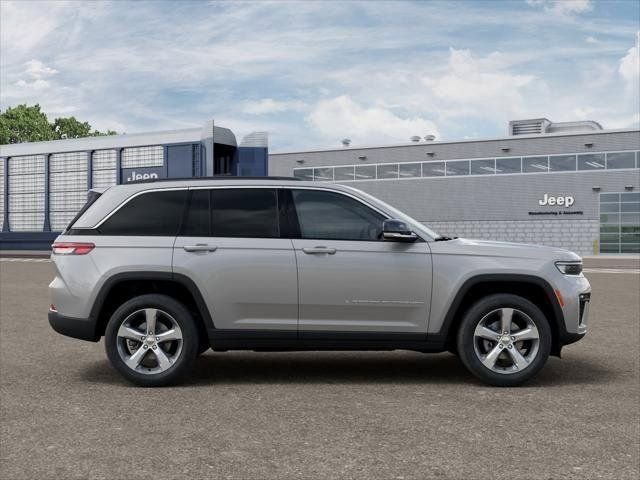 New 2026 Silver Zynith Exterior Paint Jeep Limited image 33