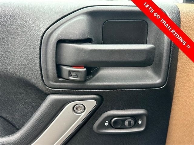 Used 2014 Gray Jeep Unlimited Sahara image 17