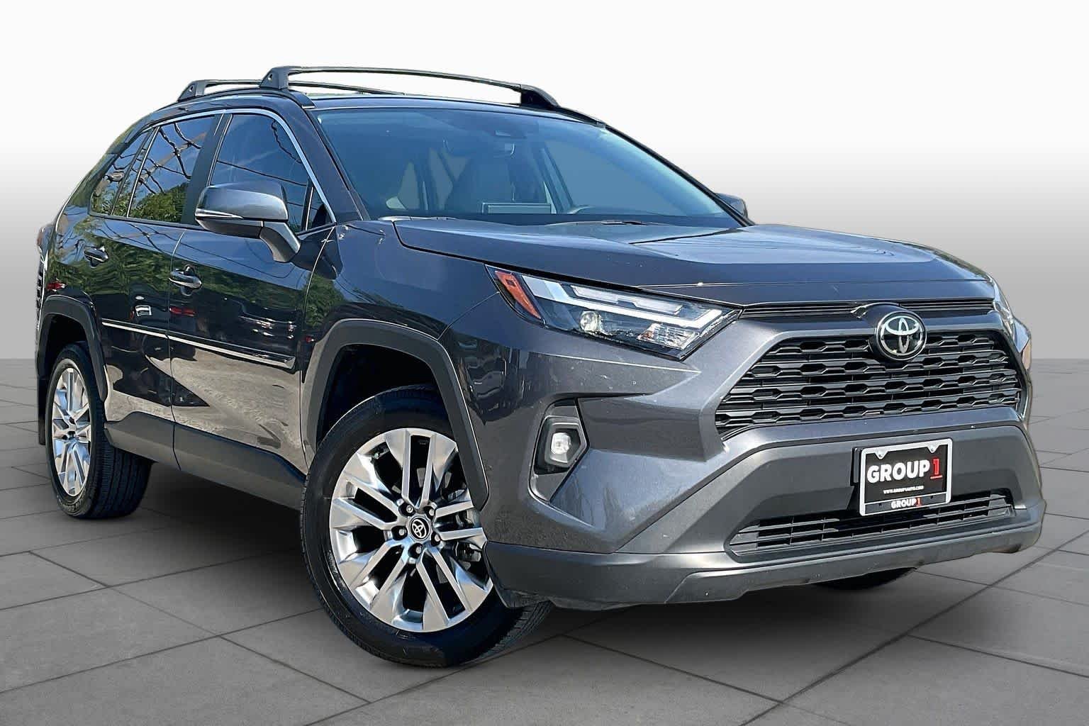 Used 2025 Magnetic Gray Metallic Toyota XLE Premium image 3