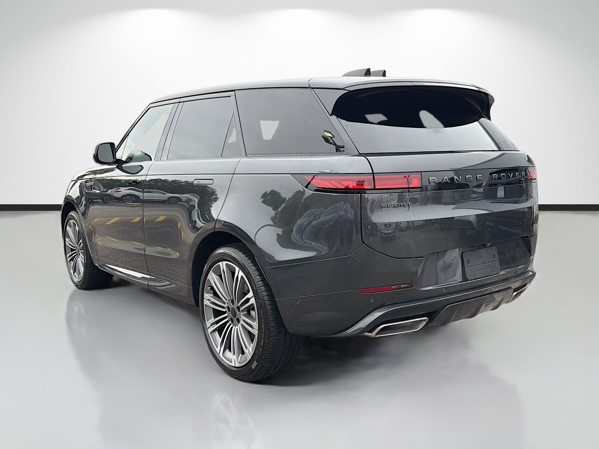 New 2026 Carpathian Grey Land Rover Dynamic SE image 3