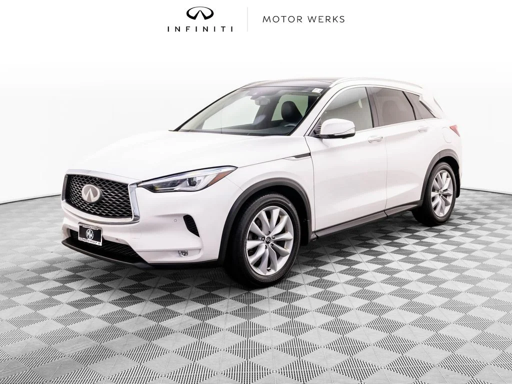 Used 2019 White INFINITI ESSENTIAL image 1