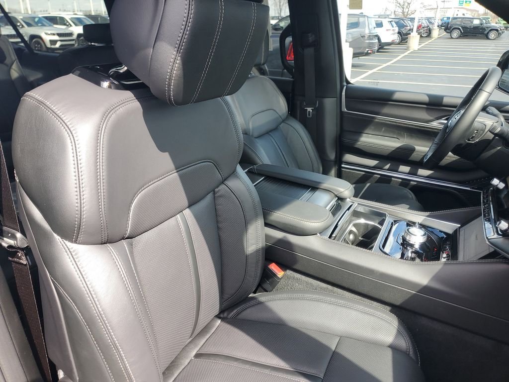 New 2026 High Gloss Black Jeep Summit Obsidian image 28