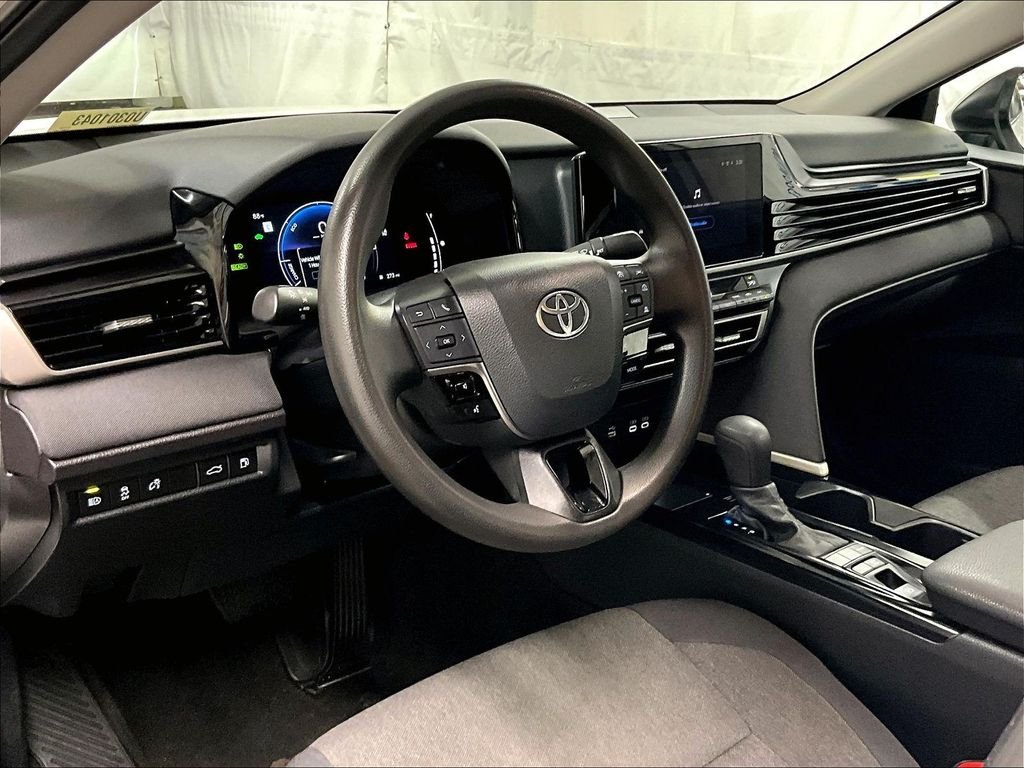 Used 2025 White Toyota LE image 8
