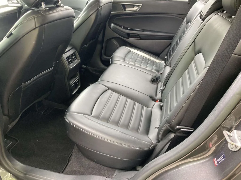 Used 2019 Gray Ford SEL image 9