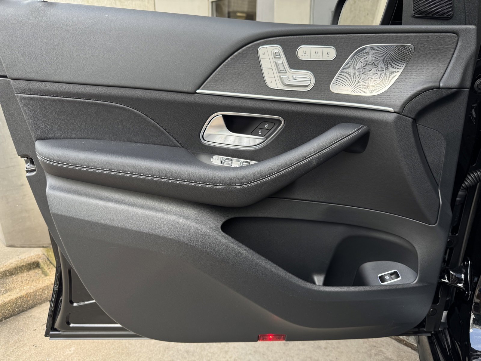 New 2026 Obsidian Black Metallic Mercedes-Benz GLE 350 image 42