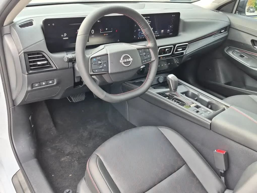 New 2027 Aspen White Tricoat/Super Black Nissan SR image 11