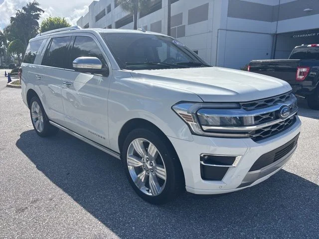 2023 Ford Expedition Platinum's photo