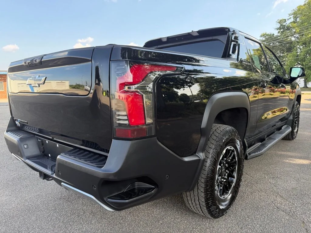 Used 2026 Black Chevrolet Trail Boss image 5
