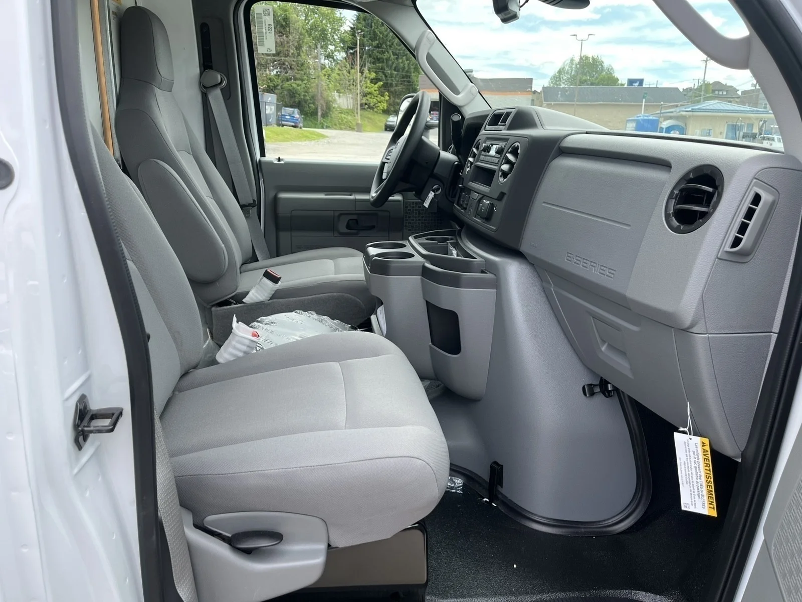 New 2027 Oxford White Ford E-350 SRW image 10