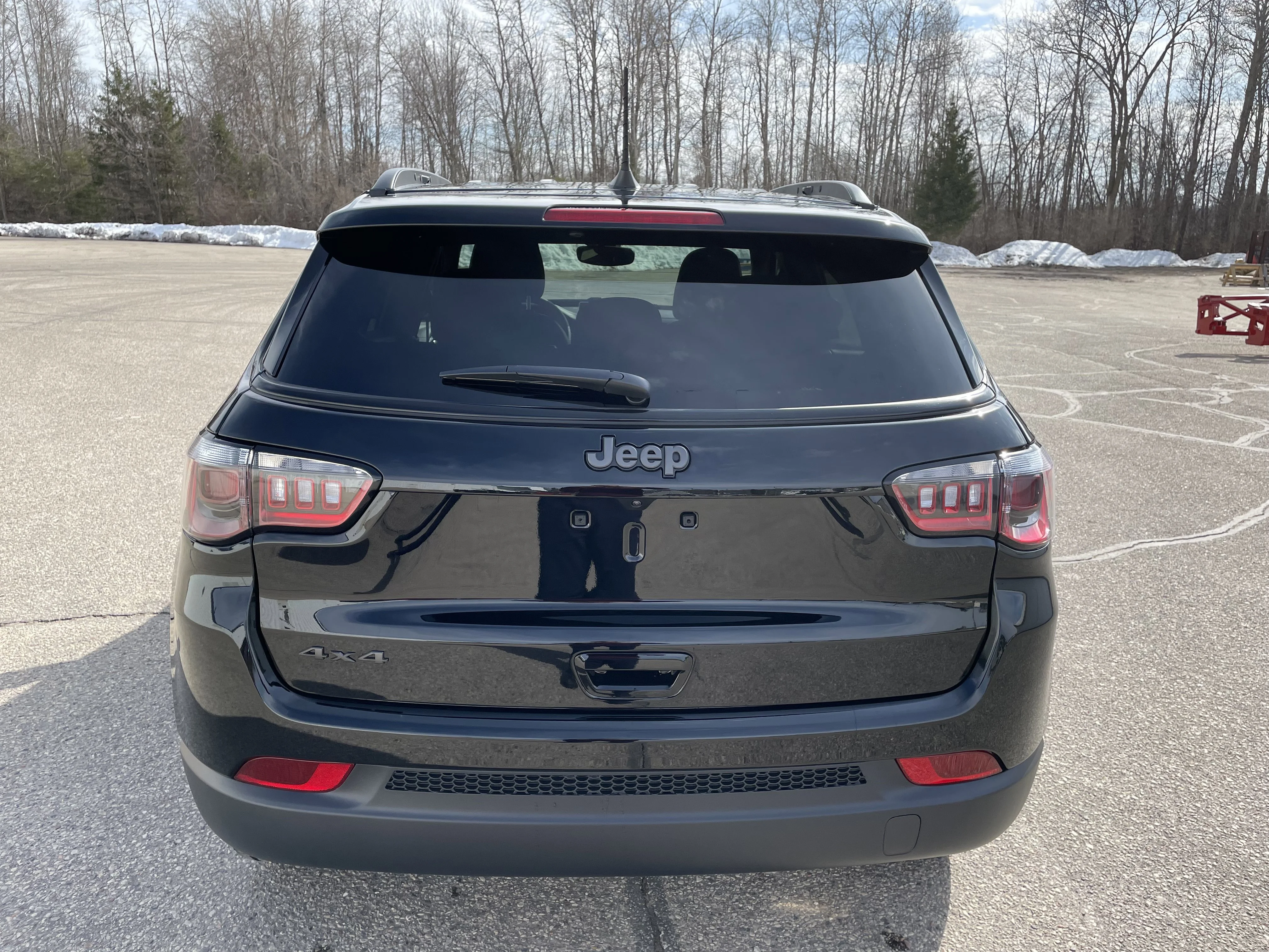 New 2026 Diamond Black Crystal Pearl-Coat Exterior Paint Jeep Latitude Altitude image 5
