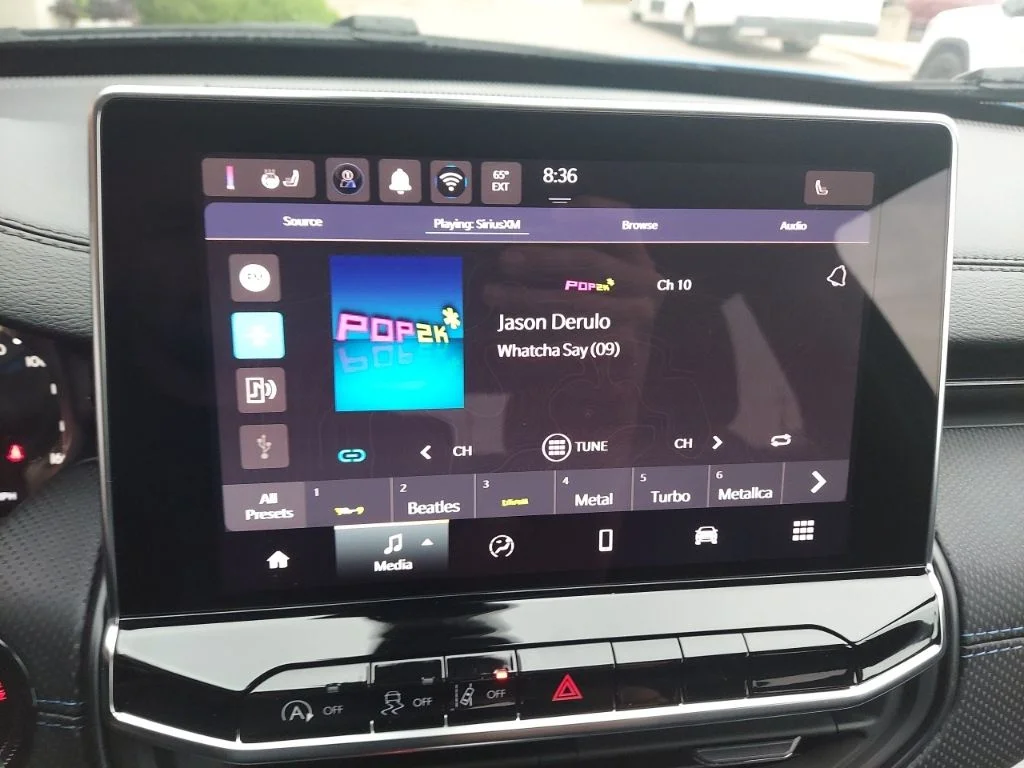 New 2026 Hydro Blue Pearlcoat Jeep Latitude image 21