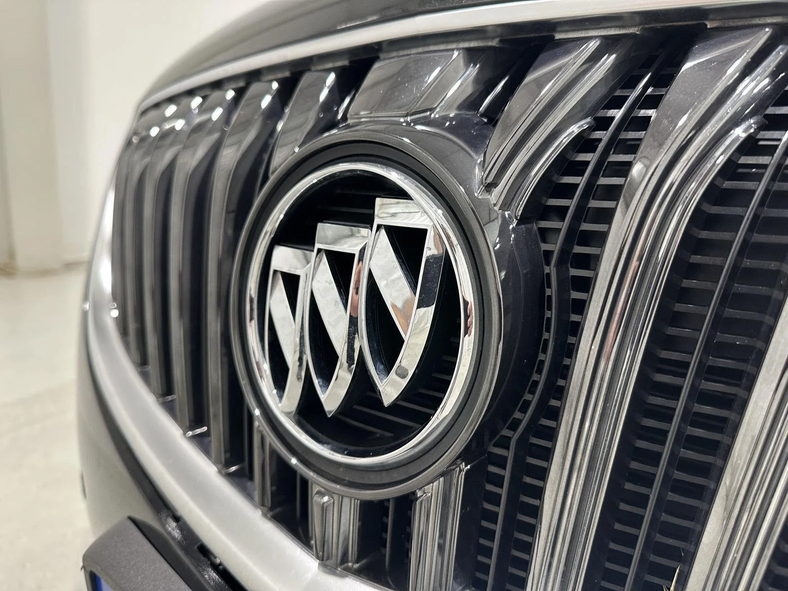 Used 2015 BLACK DIAMOND TRICOAT Buick GS image 29