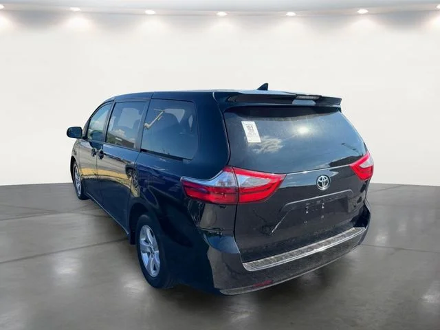 Used 2020 Black Toyota L image 18