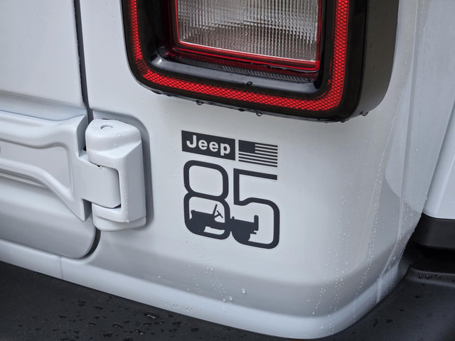 New 2026 Bright White Clear-Coat Exterior Paint Jeep  image 5